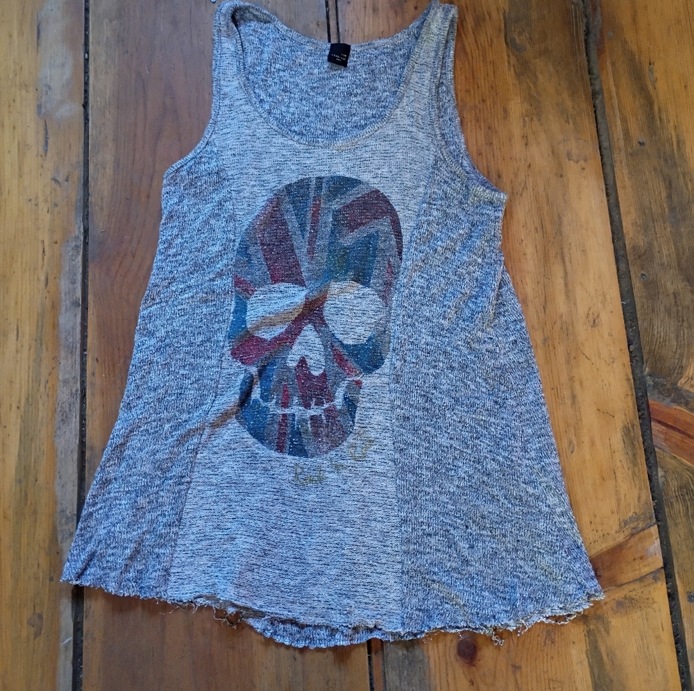 The Clas-Sic USA Gray Skull Graphic Tank Top Raw Hem Soft Knit